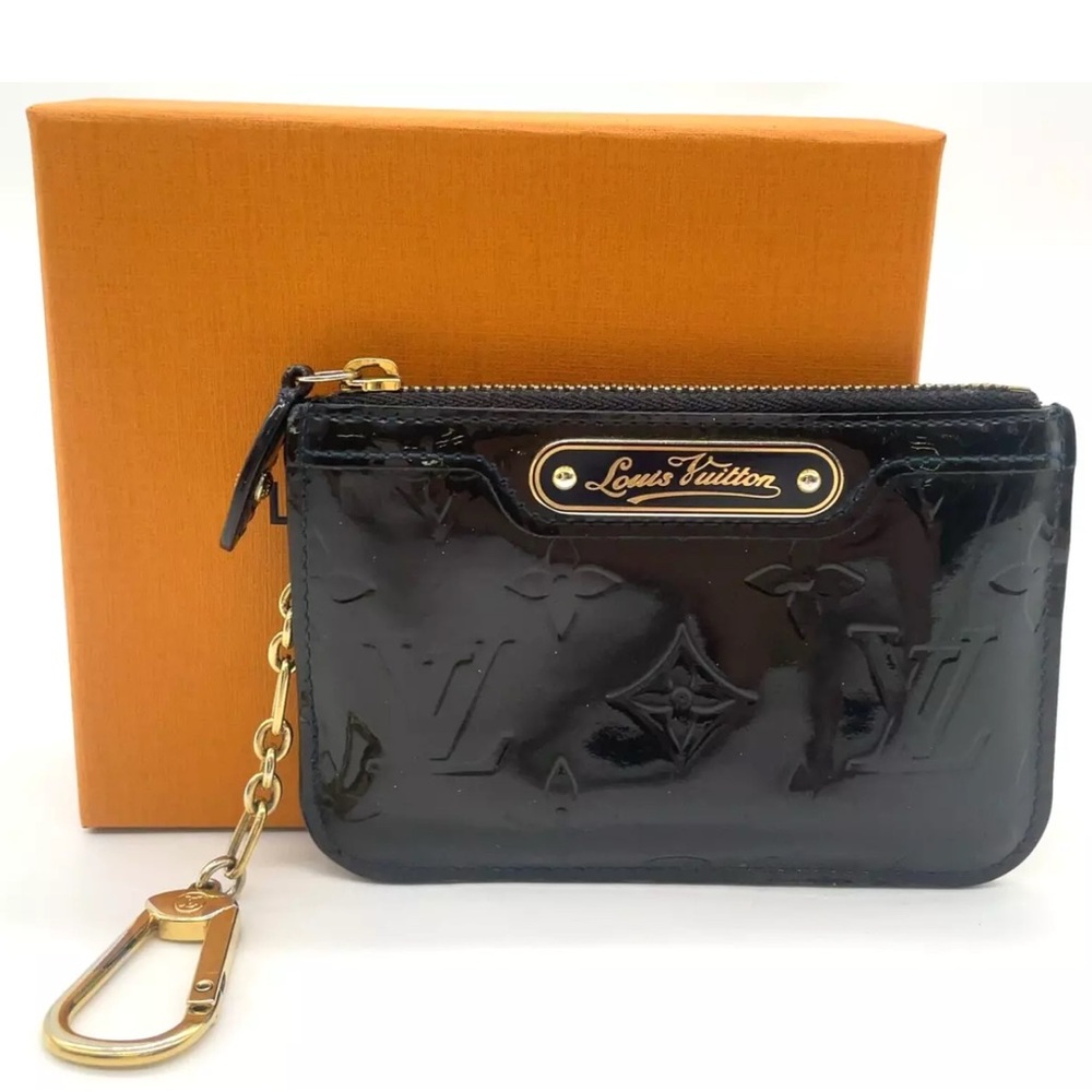Auth Louis Vuitton Vernis Amarante Pochette Cle NM  W/Box